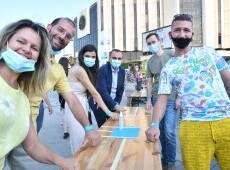 300 participants to set a Guinness World Record for having the most people knock on wood simultaneously on Friday 13th