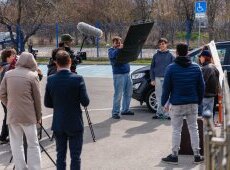 „Обичаш го, застраховай го”: Младите таланти от НАТФИЗ превръщат застраховането в изкуство в партньорство с ДЗИ