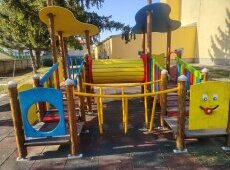 Доброволци на ДЗИ вдъхнаха нов живот на детската площадка в ясла „Мир“ в Лясковец