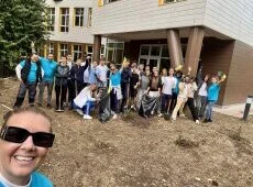 140 нови растения превърнаха училищния двор на ППМГ „Акад. Никола Обрешков“ в Бургас в по-зелено място за учене